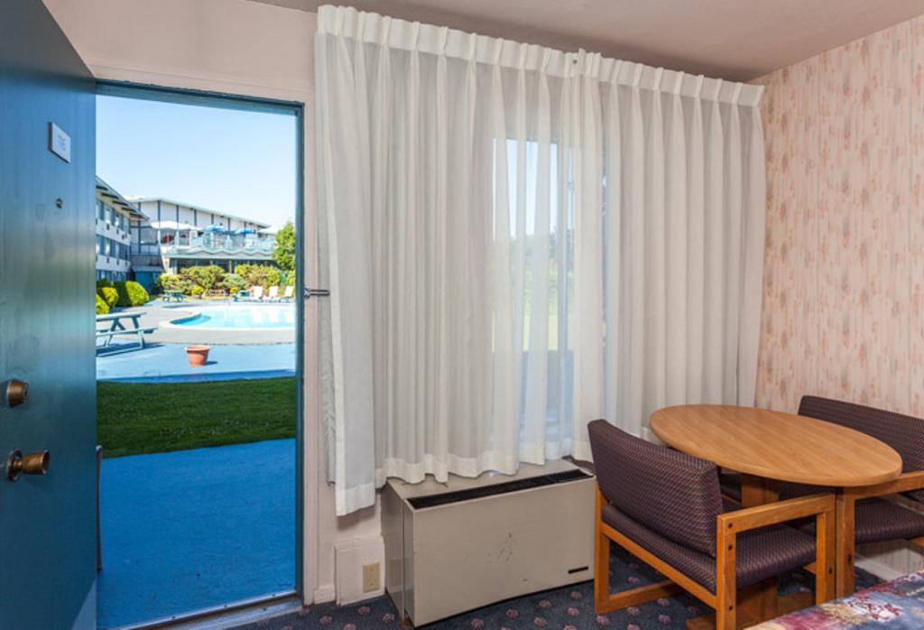 Howard Johnson By Wyndham Nanaimo Harbourside 外观 照片