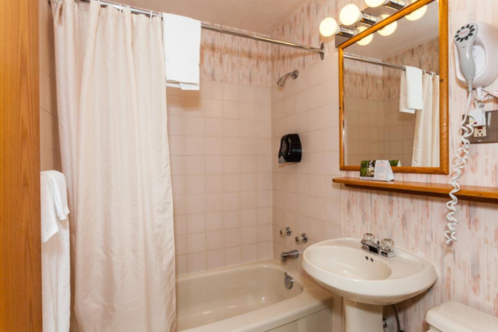 Howard Johnson By Wyndham Nanaimo Harbourside 外观 照片