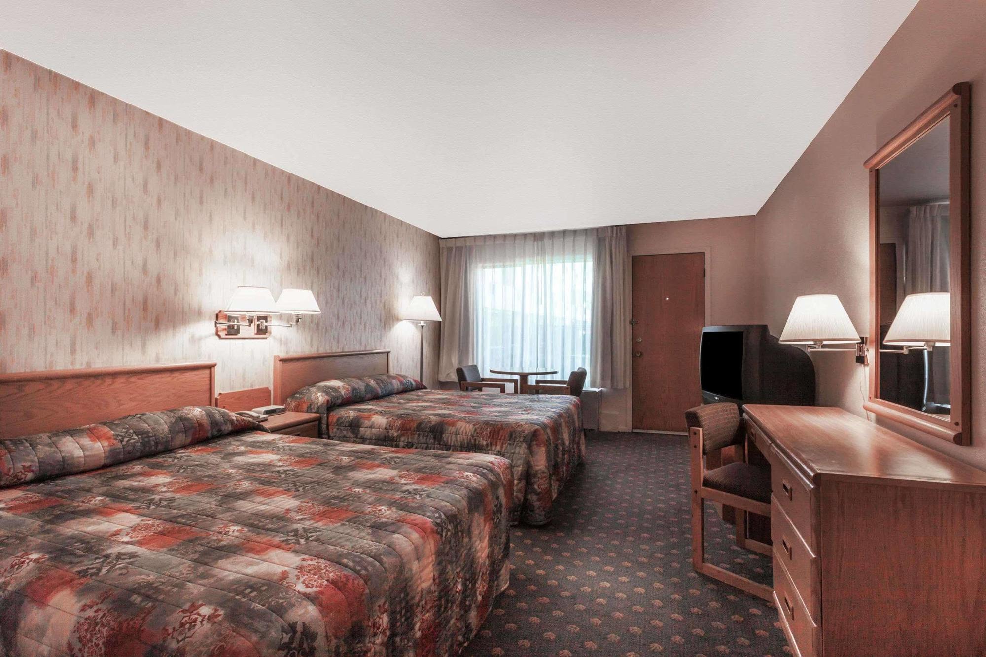 Howard Johnson By Wyndham Nanaimo Harbourside 外观 照片