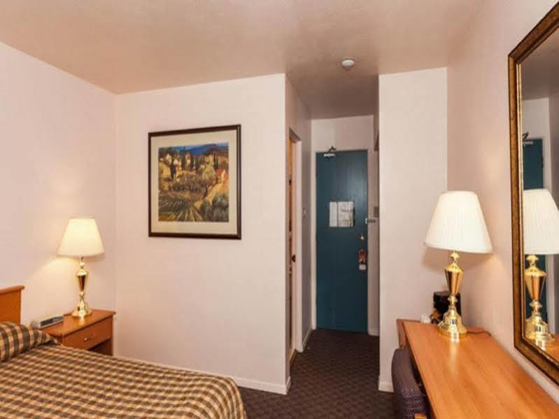 Howard Johnson By Wyndham Nanaimo Harbourside 外观 照片