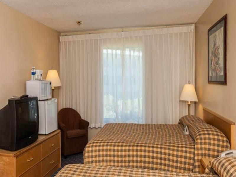 Howard Johnson By Wyndham Nanaimo Harbourside 外观 照片