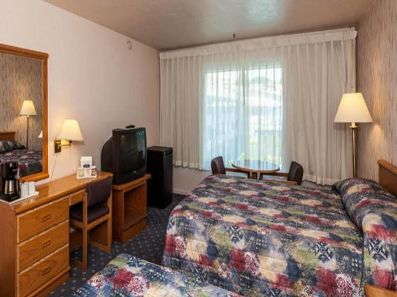Howard Johnson By Wyndham Nanaimo Harbourside 外观 照片